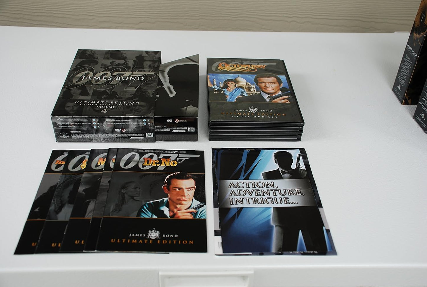 James Bond Ultimate Edition: Vol. 4 (Dr. No / You Only Live Twice / Octopussy / Tomorrow Never Dies / Moonraker) [Blu-ray]