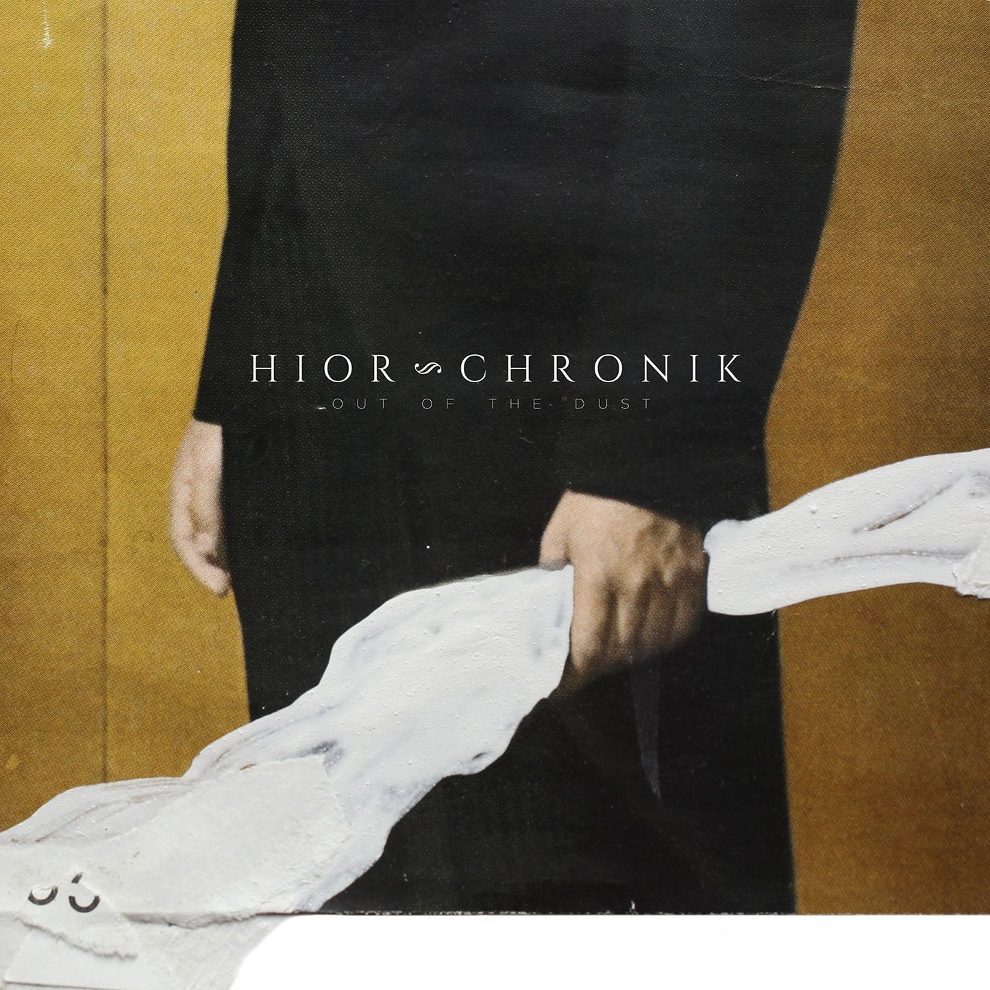 Out Of The Dust [Audio CD] Hior Chronik